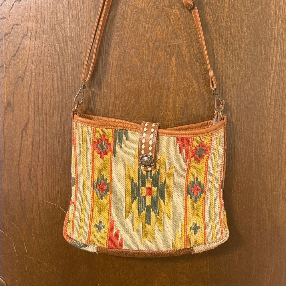 Myra Bag; shoulder bag